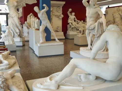  Abguss-Sammlung Heidelberg Ostsaal B. Foto: Hubert Vögele, CC BY-SA 4.0, via Wikimedia Commons